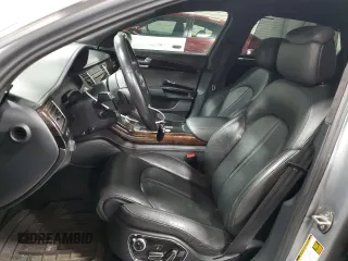 2012 Audi A8 z VIN WAURVAFD3CN025035, wystawiony jako Copart lot #52252915 z przebiegiem 71 312 mil mil oraz Szkoda całkowita • Salvage title. Historia ofert i sprzedaży dostępna na DreamBid. Obrazek 7.