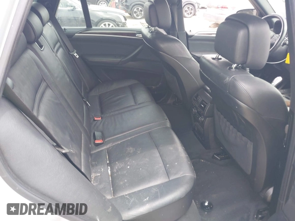 2013 BMW X5 xDrive35i z VIN 5UXZV4C59D0E03876, wystawiony jako IAAI lot #42214184 z przebiegiem 127 480 mil mil oraz . Historia ofert i sprzedaży dostępna na DreamBid. Obrazek 8.