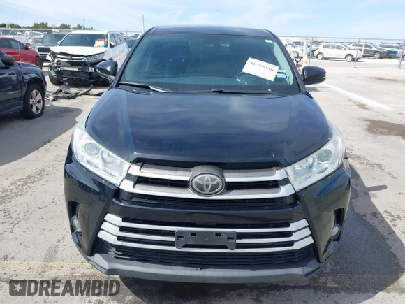 2018 Toyota Highlander LE z VIN 5TDZZRFH2JS276211, wystawiony jako IAAI lot #41799446 z przebiegiem 121 635 mil mil oraz . Historia ofert i sprzedaży dostępna na DreamBid. Obrazek 12.