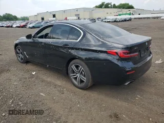 2021 BMW 5 Series 530i xDrive с VIN WBA13BJ01MCF54660, выставлен на аукционе Copart как лот 59411655 с пробегом 90 414 миль миль и Списание • Salvage title. История ставок и продаж доступна на DreamBid. Изображение 2.