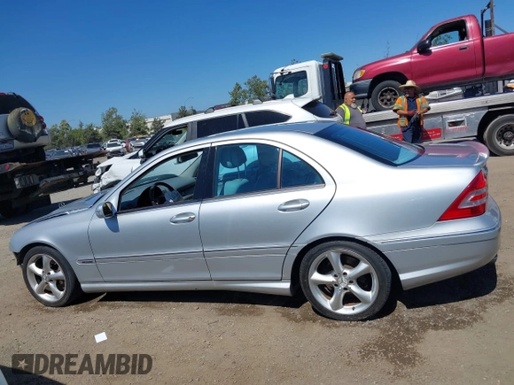 2007 Mercedes-Benz C 230 Sport с VIN WDBRF52H97A936689, выставлен на аукционе IAAI как лот 42519824 с пробегом 200 866 миль миль и . История ставок и продаж доступна на DreamBid. Изображение 14.