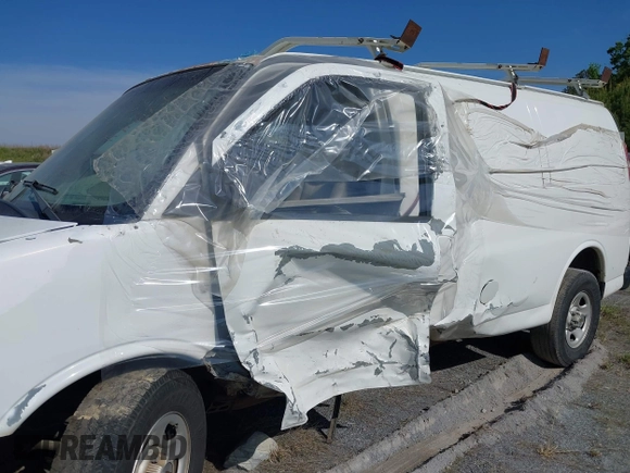 2003 Chevrolet Express Cargo Van with VIN 1GCFG15T631105901, listed as a IAAI auction lot 41685138 with 197,571 mi miles. Bid and sale history available at carsss.com. Image 6.