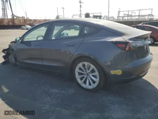 2022 Tesla Model 3 with VIN 5YJ3E1EA1NF372879, listed as a Copart auction lot 71604604 with 60,925 mi miles and Salvage Title. Bid and sale history available at carsss.com. Image 2.