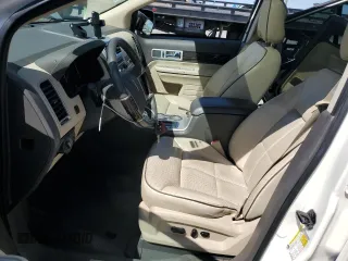 2008 Lincoln MKX z VIN 2LMDU88C98BJ14575, wystawiony jako Copart lot #52404995 z przebiegiem 78 638 mil mil oraz Szkoda całkowita • Salvage title. Historia ofert i sprzedaży dostępna na DreamBid. Obrazek 7.