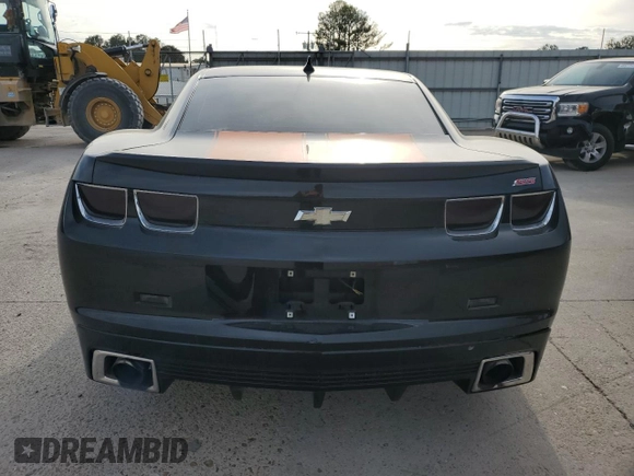 2010 Chevrolet Camaro 2SS z VIN 2G1FK1EJXA9129102, wystawiony jako Copart lot #50597105 z przebiegiem 121 724 mil mil oraz Tytuł czysty. Historia ofert i sprzedaży dostępna na DreamBid. Obrazek 6.