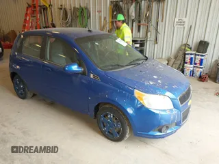 2009 Chevrolet Aveo 1LT z VIN KL1TD66E19B641299, wystawiony jako IAAI lot #42426030 z przebiegiem 87 160 mil mil oraz . Historia ofert i sprzedaży dostępna na DreamBid. Obrazek 1.