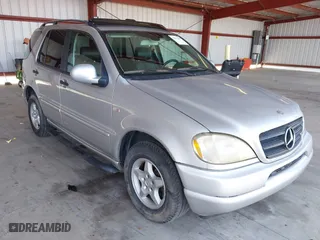 2001 Mercedes-Benz M-Class with VIN 4JGAB54E21A250865, listed as a IAAI auction lot 42111259 with 261,546 mi miles. Bid and sale history available at carsss.com. Image 1.