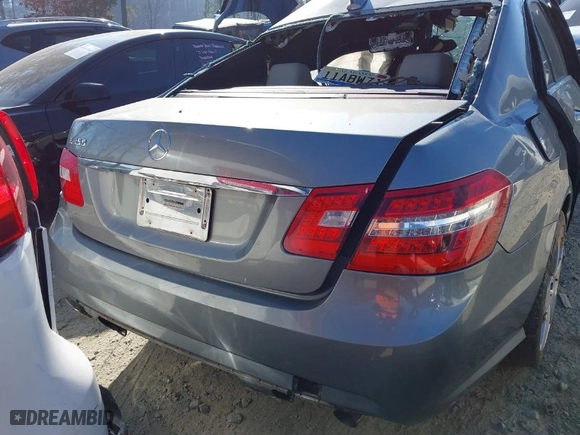 2011 Mercedes-Benz E-Class E 350 Luxury with VIN WDDHF5GB3BA399821, listed as a IAAI auction lot 41643214 with 190,020 mi miles. Bid and sale history available at carsss.com. Image 16.