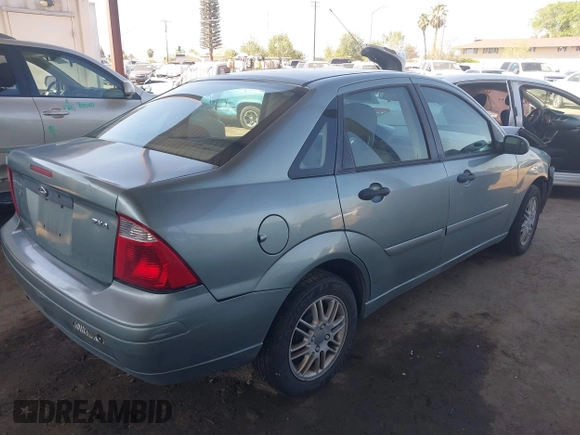 2005 Ford Focus S with VIN 1FAFP34N05W276945, listed as a IAAI auction lot 41889586 with 253,219 mi miles. Bid and sale history available at carsss.com. Image 4.