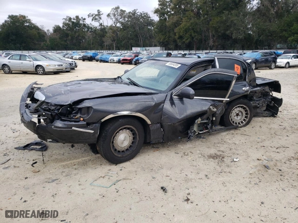 2002 Lincoln Town Car Executive with VIN 1LNHM81WX2Y645781, listed as a Copart auction lot 88684095 with 0 mi miles and Salvage Title. Bid and sale history available at carsss.com. Image 1.