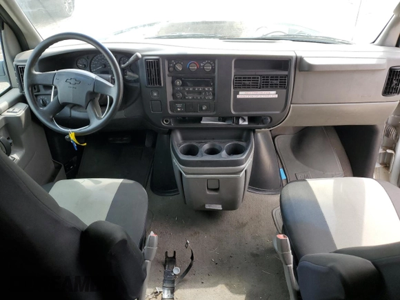 2005 Chevrolet Express Passenger with VIN 1GAHG39UX51197887, listed as a Copart auction lot 54499855 with 173,655 mi miles and Clean title. Bid and sale history available at DreamBid. Image 8.