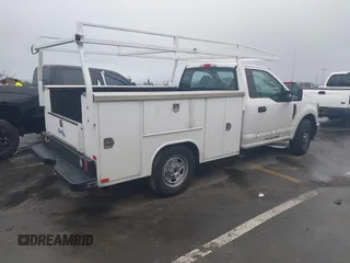 2019 Ford Super Duty F-250 SRW XL with VIN 1FDBF2A60KEC36428, listed as a IAAI auction lot 41735313 with 1 mi miles. Bid and sale history available at carsss.com. Image 4.