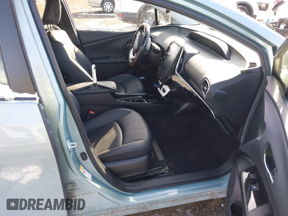 2018 Toyota Prius Two with VIN JTDKARFU5J3066998, listed as a IAAI auction lot 41405382 with 92,377 mi miles. Bid and sale history available at carsss.com. Image 5.