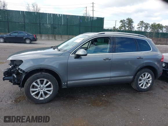 2013 Volkswagen Touareg Lux with VIN WVGEF9BPXDD000679, listed as a IAAI auction lot 41956471 with 117,465 mi miles and . Bid and sale history available at DreamBid. Image 14.