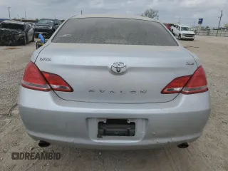 2005 Toyota Avalon XL z VIN 4T1BK36B55U019491, wystawiony jako Copart lot #50530335 z przebiegiem 111 698 mil mil oraz Szkoda całkowita • Salvage title. Historia ofert i sprzedaży dostępna na DreamBid. Obrazek 6.