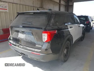 2020 Ford Police Interceptor Utility z VIN 1FM5K8AB0LGD08226, wystawiony jako IAAI lot #42413248 z przebiegiem Nie podano mil oraz . Historia ofert i sprzedaży dostępna na DreamBid. Obrazek 4.