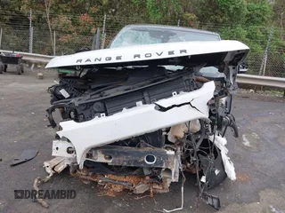 2022 Land Rover Range Rover Sport SVR z VIN SALWZ2RE8NA799627, wystawiony jako IAAI lot #41951653 z przebiegiem 29 265 mil mil oraz . Historia ofert i sprzedaży dostępna na DreamBid. Obrazek 6.