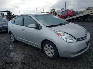 2005 Toyota Prius with VIN JTDKB22UX53105763, listed as a IAAI auction lot 40792034 with 188,889 mi miles. Bid and sale history available at carsss.com. Image 1.