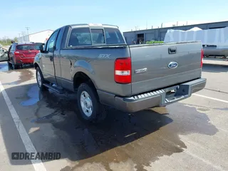 2004 Ford F-150 XL z VIN 1FTRF12W24NC11903, wystawiony jako IAAI lot #42092090 z przebiegiem 236 732 mil mil oraz . Historia ofert i sprzedaży dostępna na DreamBid. Obrazek 3.