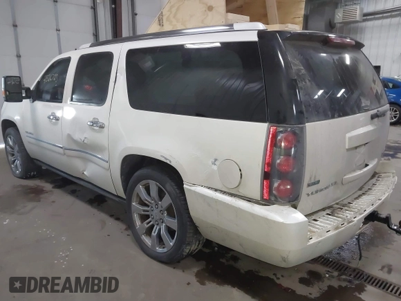 2011 GMC Yukon XL Denali with VIN 1GKS2MEF9BR221784, listed as a IAAI auction lot 41526723 with 207,632 mi miles. Bid and sale history available at carsss.com. Image 3.