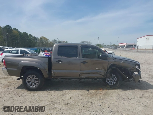 2015 Toyota Tacoma PreRunner z VIN 5TFJX4GN7FX043923, wystawiony jako IAAI lot #41930476 z przebiegiem 151 399 mil mil oraz . Historia ofert i sprzedaży dostępna na DreamBid. Obrazek 13.