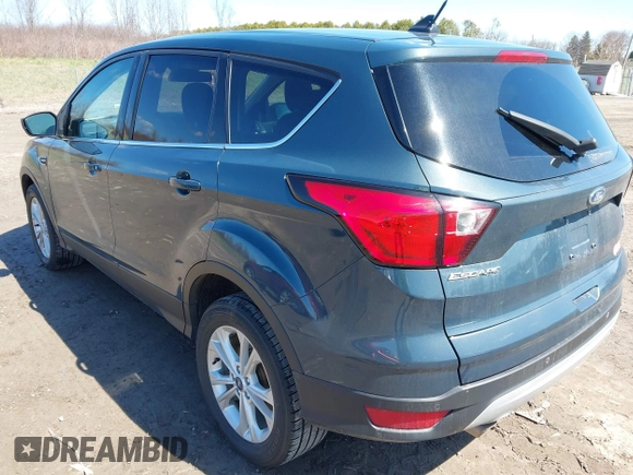 2019 Ford Escape SE z VIN 1FMCU9GDXKUC06609, wystawiony jako IAAI lot #42061974 z przebiegiem 148 064 mil mil oraz . Historia ofert i sprzedaży dostępna na DreamBid. Obrazek 3.