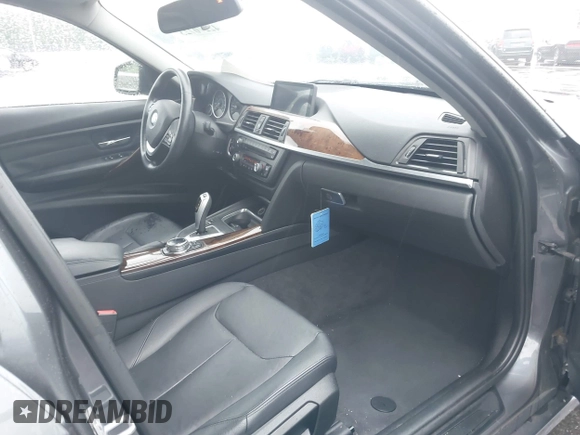2014 BMW 3 Series 328i xDrive z VIN WBA3B5G51ENS09342, wystawiony jako IAAI lot #42270723 z przebiegiem 169 064 mil mil oraz . Historia ofert i sprzedaży dostępna na DreamBid. Obrazek 5.
