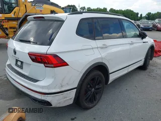 2022 Volkswagen Tiguan SE R-Line Black z VIN 3VVCB7AX3NM009759, wystawiony jako IAAI lot #39075158 z przebiegiem 51 572 mil mil oraz . Historia ofert i sprzedaży dostępna na DreamBid. Obrazek 4.