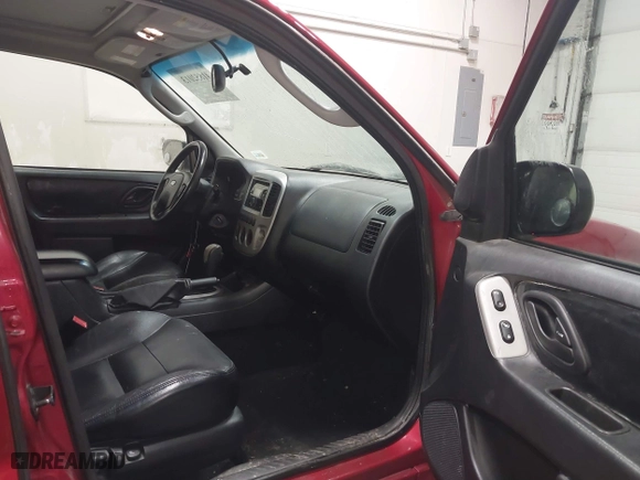 2005 Ford Escape Limited with VIN 1FMYU94115KB50317, listed as a IAAI auction lot 41852013 with 161,181 mi miles. Bid and sale history available at carsss.com. Image 5.
