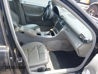 2006 Mercedes-Benz C 230 Sport z VIN WDBRF52H76F762025, wystawiony jako IAAI lot #42197195 z przebiegiem 186 275 mil mil oraz . Historia ofert i sprzedaży dostępna na DreamBid. Obrazek 5.