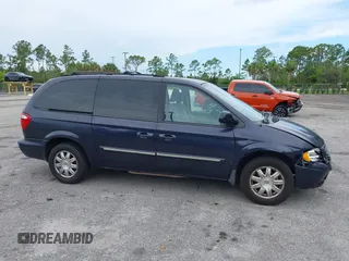 2007 Chrysler Town & Country Touring z VIN 2A4GP54L37R210162, wystawiony jako IAAI lot #42414404 z przebiegiem 276 516 mil mil oraz . Historia ofert i sprzedaży dostępna na DreamBid. Obrazek 14.