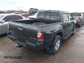 2009 Toyota Tacoma z VIN 3TMLU42N09M034743, wystawiony jako IAAI lot #41467696 z przebiegiem 129 395 mil mil oraz . Historia ofert i sprzedaży dostępna na DreamBid. Obrazek 4.