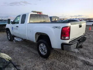 2011 GMC Sierra 2500HD SLE with VIN 1GT220CG5BZ389552, listed as a Copart auction lot 85121284 with 345,909 mi miles and Salvage Title. Bid and sale history available at carsss.com. Image 2.