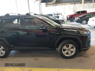 2021 Toyota RAV4 Hybrid LE z VIN 2T3M6RFV8MW011627, wystawiony jako IAAI lot #42223959 z przebiegiem 99 776 mil mil oraz . Historia ofert i sprzedaży dostępna na DreamBid. Obrazek 14.