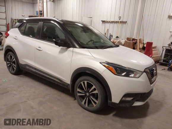 2019 Nissan Kicks SR with VIN 3N1CP5CU8KL550656, listed as a IAAI auction lot 41490725 with 33,281 mi miles. Bid and sale history available at carsss.com. Image 1.