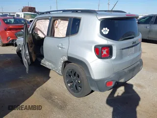 2017 Jeep Renegade Latitude with VIN ZACCJABB0HPG46904, listed as a IAAI auction lot 41844524 with Not Provided miles. Bid and sale history available at carsss.com. Image 3.