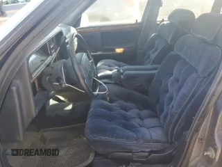 1990 Chrysler New Yorker z VIN 1C3XY66R4LD784183, wystawiony jako Copart lot #75364784 z przebiegiem 114 456 mil mil oraz Tytuł czysty. Historia ofert i sprzedaży dostępna na DreamBid. Obrazek 7.