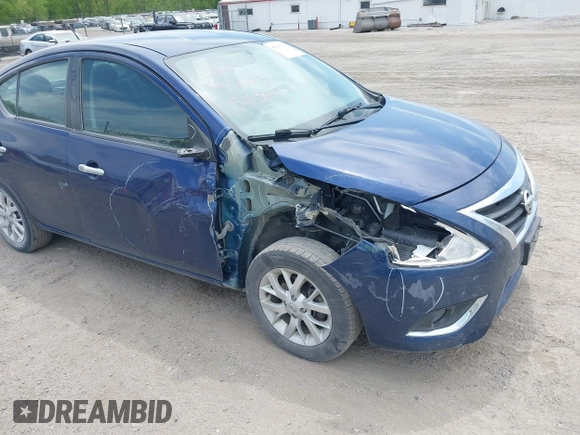 2019 Nissan Versa SV z VIN 3N1CN7AP7KL809443, wystawiony jako IAAI lot #42216308 z przebiegiem 101 860 mil mil oraz . Historia ofert i sprzedaży dostępna na DreamBid. Obrazek 6.