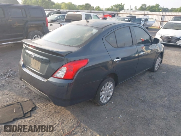 2017 Nissan Versa SV z VIN 3N1CN7AP4HL843395, wystawiony jako IAAI lot #42125911 z przebiegiem 157 897 mil mil oraz . Historia ofert i sprzedaży dostępna na DreamBid. Obrazek 4.