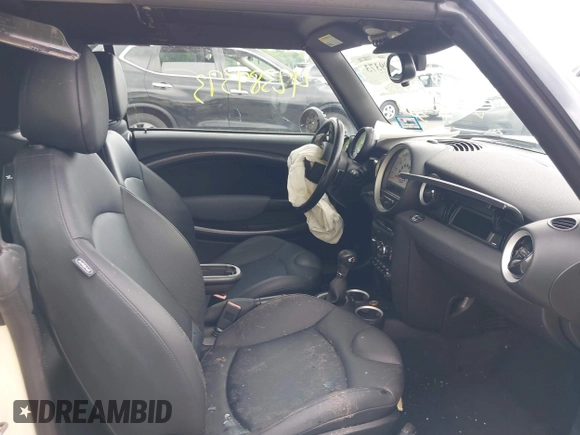 2011 MINI Convertible S с VIN WMWZP3C57BTX82937, выставлен на аукционе IAAI как лот 42389373 с пробегом 60 651 миль миль и . История ставок и продаж доступна на DreamBid. Изображение 5.