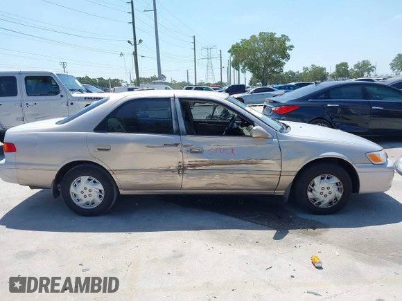 2000 Toyota Camry CE z VIN 4T1BG22K5YU972322, wystawiony jako IAAI lot #42098429 z przebiegiem 122 351 mil mil oraz . Historia ofert i sprzedaży dostępna na DreamBid. Obrazek 13.