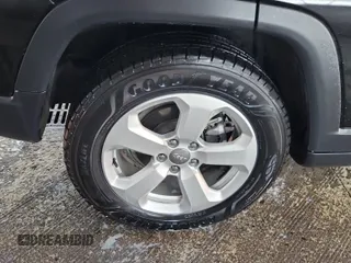 2018 Jeep Compass Latitude with VIN 3C4NJCBB3JT267351, listed as a IAAI auction lot 42715580 with 153,508 mi miles and . Bid and sale history available at DreamBid. Image 5.