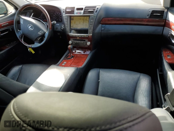 2011 Lexus LS 460 z VIN JTHBL5EF7B5105035, wystawiony jako Copart lot #43876075 z przebiegiem 67 647 mil mil oraz Szkoda całkowita • Salvage title. Historia ofert i sprzedaży dostępna na DreamBid. Obrazek 8.