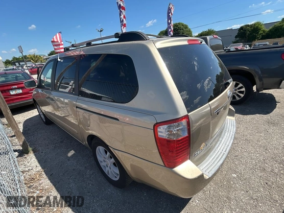2008 Kia Sedona LX with VIN KNDMB233X86193585, listed as a Copart auction lot 51092985 with 251,188 mi miles and Clean Title. Bid and sale history available at carsss.com. Image 3.