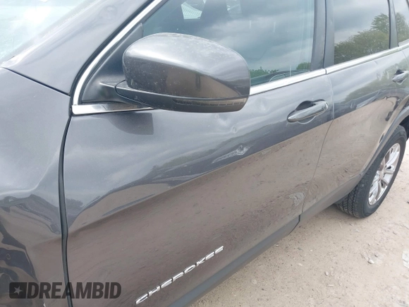 2020 Jeep Cherokee Latitude Plus z VIN 1C4PJMLB0LD536976, wystawiony jako IAAI lot #42244708 z przebiegiem 116 228 mil mil oraz . Historia ofert i sprzedaży dostępna na DreamBid. Obrazek 18.