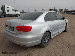 2011 Volkswagen Jetta Sedan SE w/Convenience with VIN 3VWDX7AJ2BM133286, listed as a IAAI auction lot 41731075 with 168,408 mi miles. Bid and sale history available at carsss.com. Image 4.