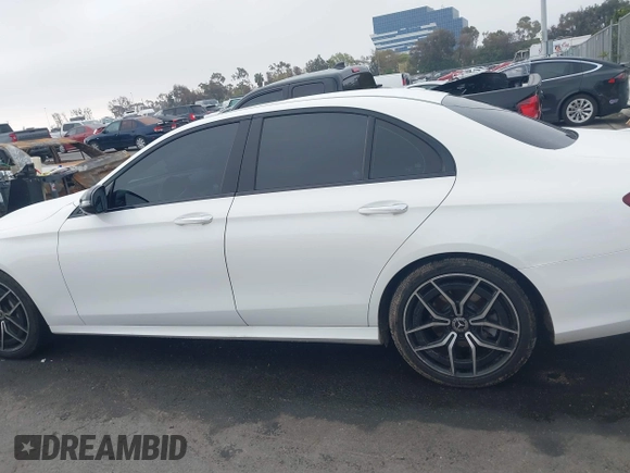 2021 Mercedes-Benz E-Class E 350 with VIN W1KZF8DB0MA924251, listed as a IAAI auction lot 41813724 with 67,728 mi miles. Bid and sale history available at carsss.com. Image 15.