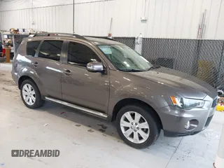 2013 Mitsubishi Outlander SE with VIN JA4AS3AW3DU012736, listed as a IAAI auction lot 41363183 with 83,677 mi miles. Bid and sale history available at carsss.com. Image 1.