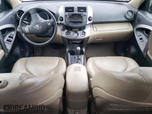 2010 Toyota RAV4 Limited z VIN JTMDK4DV6AD012804, wystawiony jako Copart lot #56024605 z przebiegiem Nie podano mil oraz Szkoda całkowita • Salvage title. Historia ofert i sprzedaży dostępna na DreamBid. Obrazek 8.