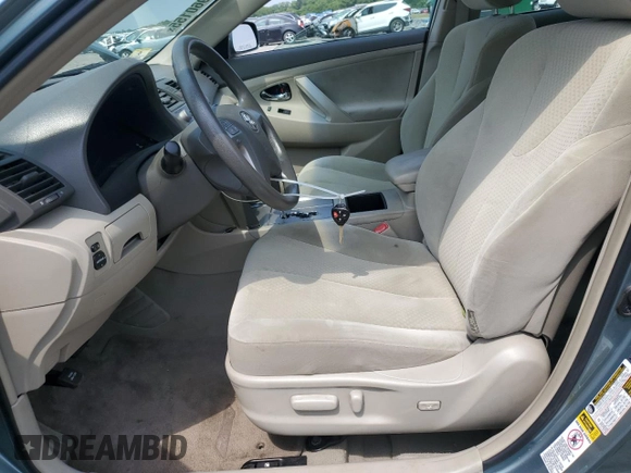 2008 Toyota Camry LE z VIN 4T1BE46KX8U752508, wystawiony jako Copart lot #59960155 z przebiegiem 123 083 mil mil oraz Czysty tytuł • Clean title. Historia ofert i sprzedaży dostępna na DreamBid. Obrazek 7.